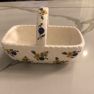 Elizabeth Arden vintage white porcelain basket